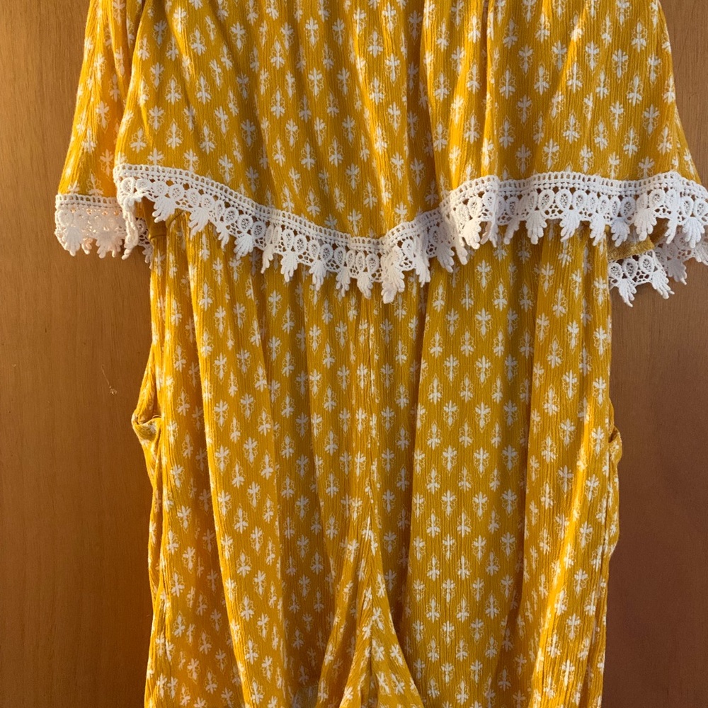 ✨Xhilaration Marigold and Lace Romper✨